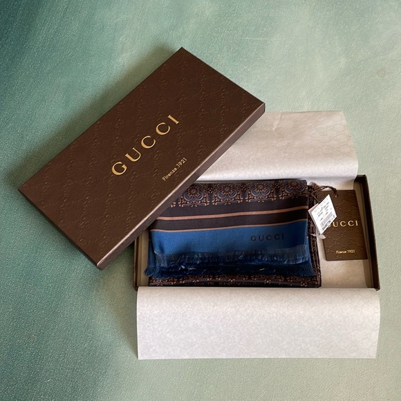 Authentic Gucci Silk Scarf Fall/Winter 2012 - Picture 7 of 7